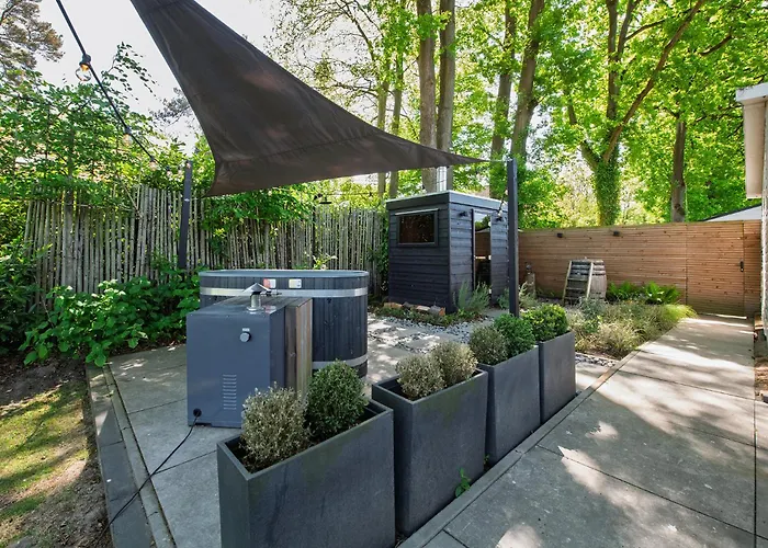 86, Bed & Outdoor Wellness - Sauna, Hottub, Icebath & Outdoor Shower Included!