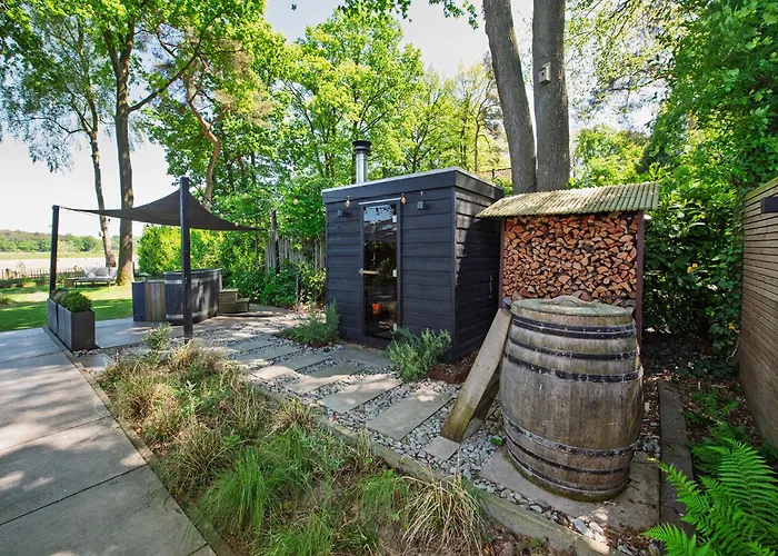 86, Bed & Outdoor Wellness - Sauna, Hottub, Icebath & Outdoor Shower Included!