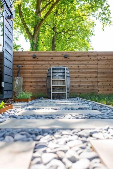 86, Bed & Outdoor Wellness - Sauna, Hottub, Icebath & Outdoor Shower Included! Oisterwijk