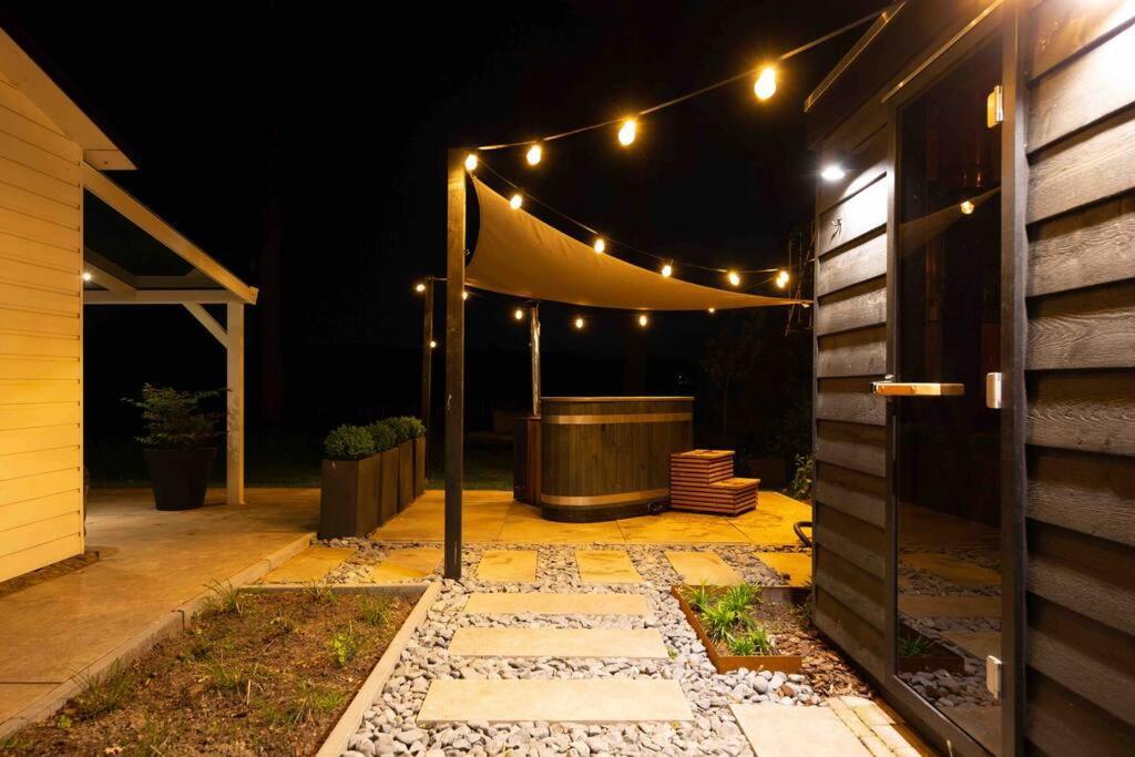 86, Bed & Outdoor Wellness - Sauna, Hottub, Icebath & Outdoor Shower Included! Chalet *