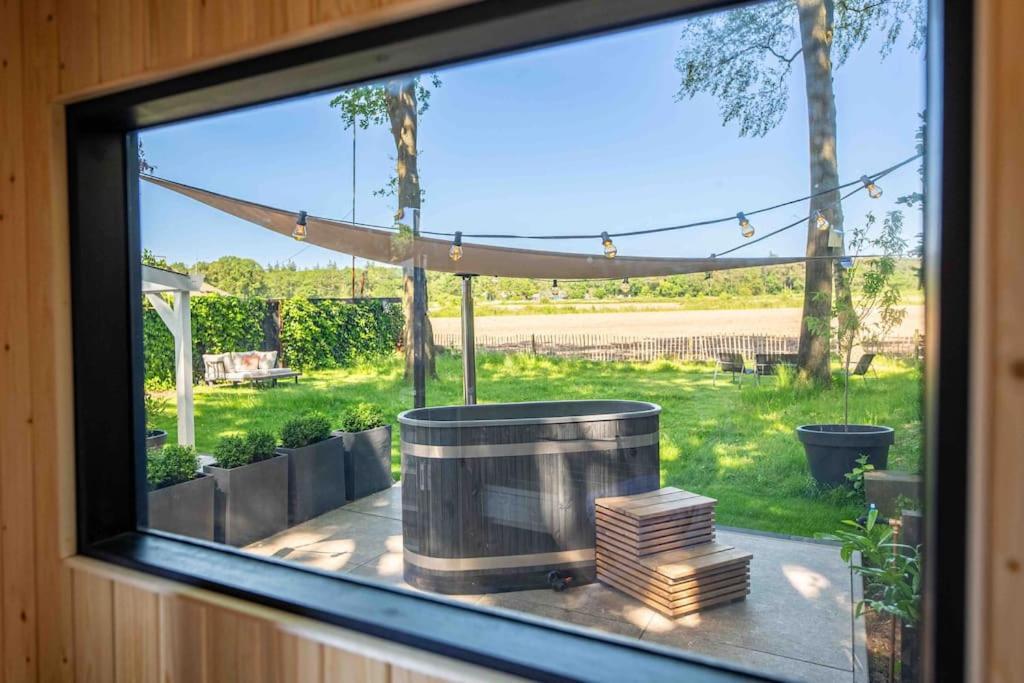 86, Bed & Outdoor Wellness - Sauna, Hottub, Icebath & Outdoor Shower Included! * Oisterwijk