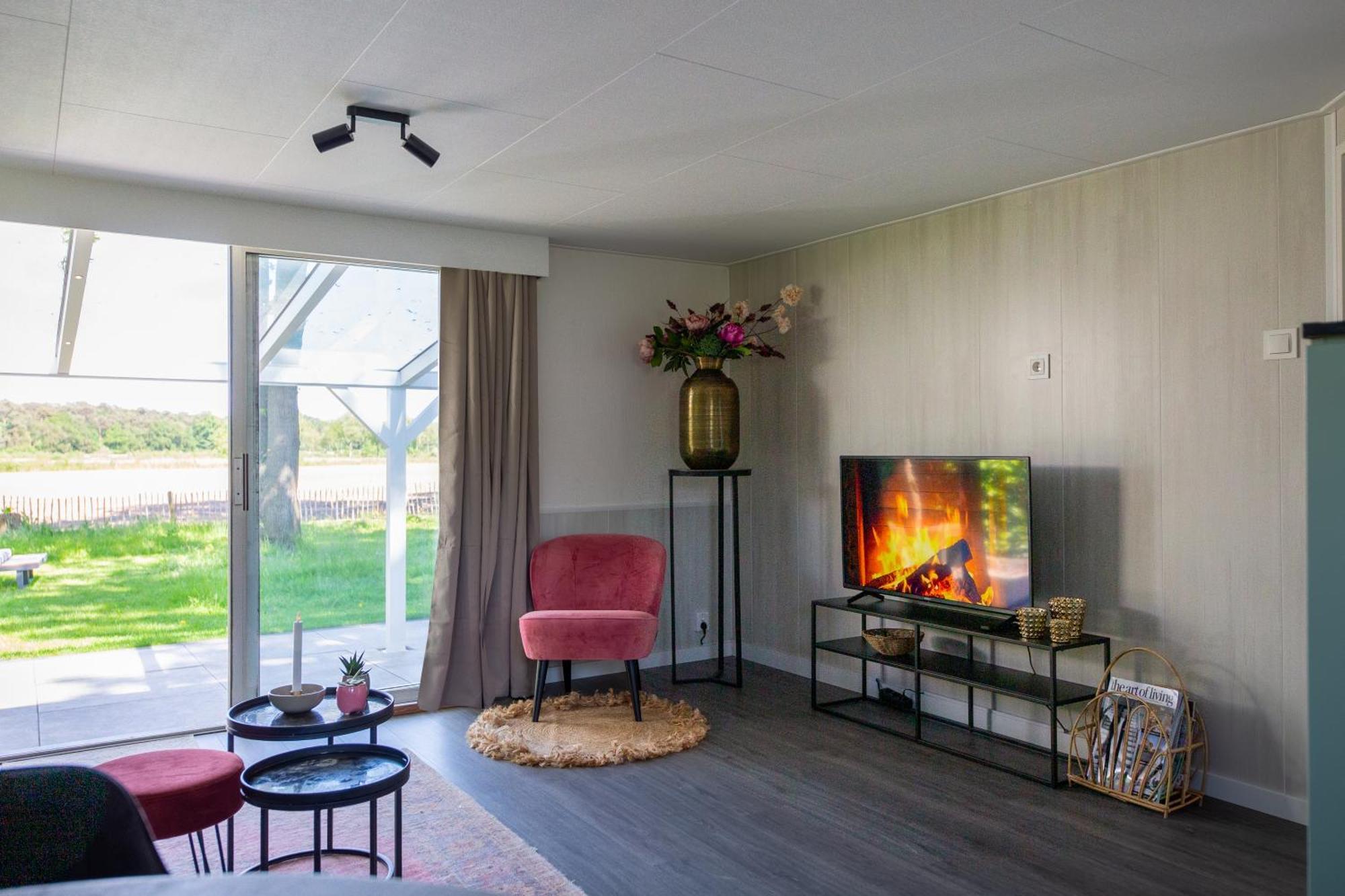 86, Bed & Outdoor Wellness - Sauna, Hottub, Icebath & Outdoor Shower Included! * Oisterwijk