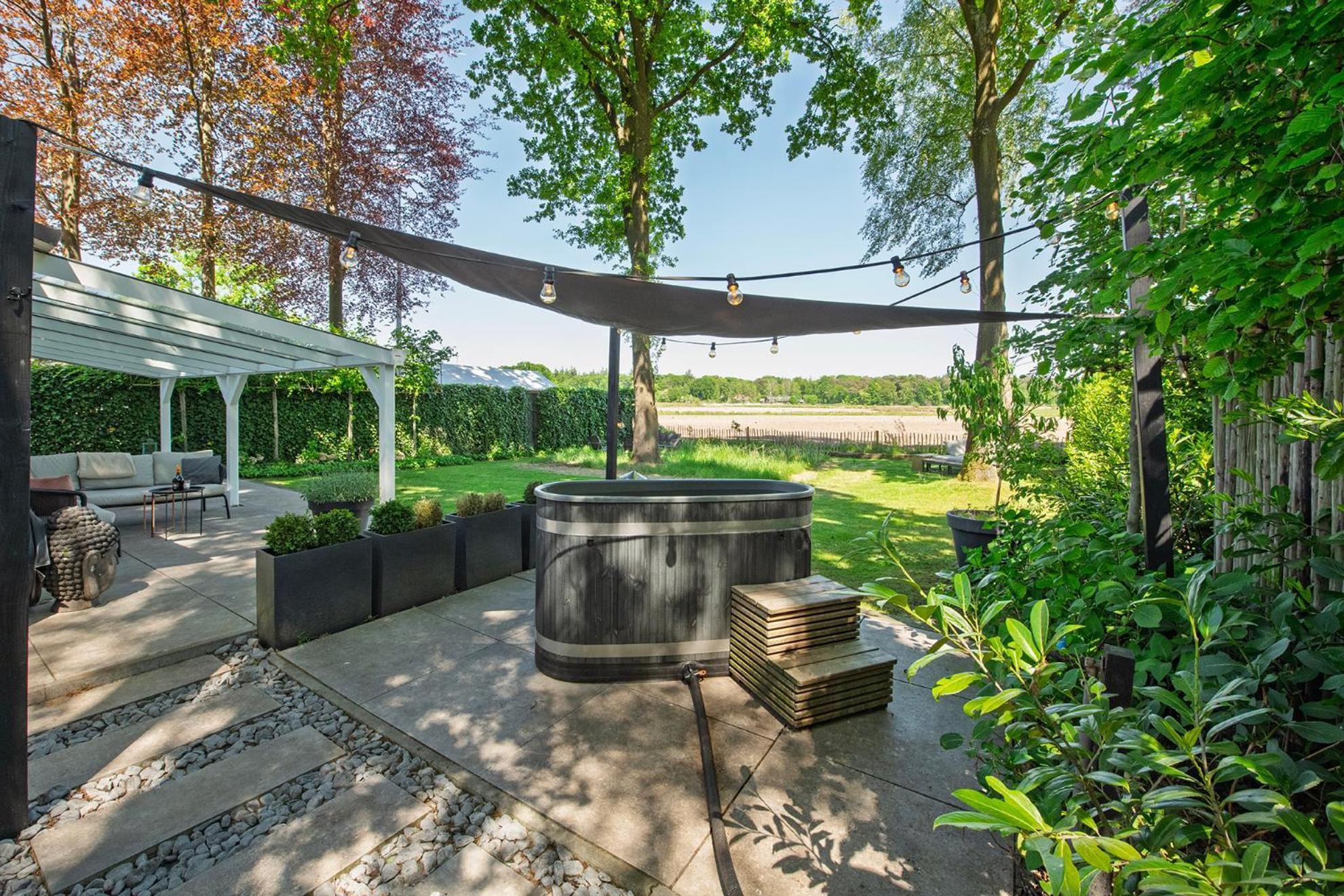 86, Bed & Outdoor Wellness - Sauna, Hottub, Icebath & Outdoor Shower Included! Oisterwijk