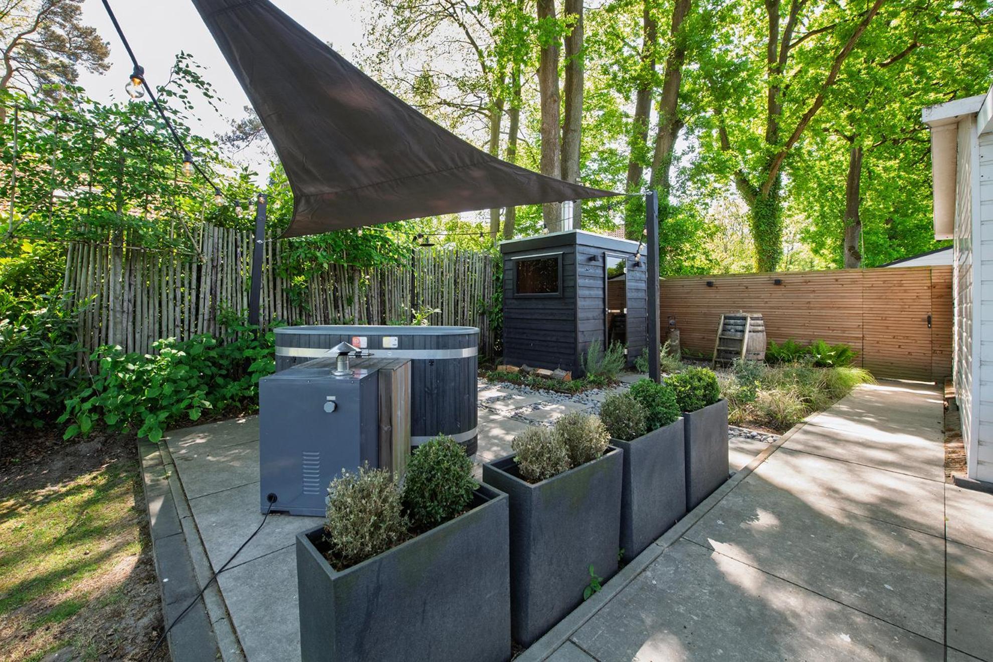 Chalet 86, Bed & Outdoor Wellness - Sauna, Hottub, Icebath & Outdoor Shower Included! *