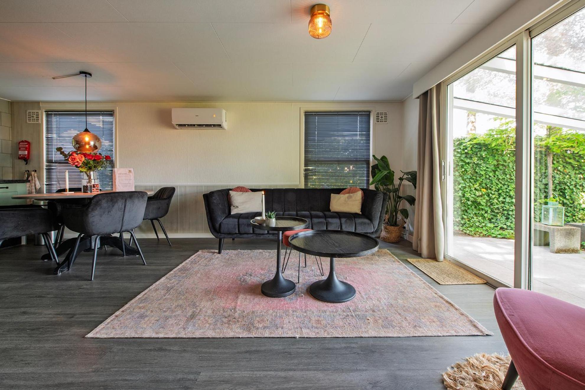 86, Bed & Outdoor Wellness - Sauna, Hottub, Icebath & Outdoor Shower Included!