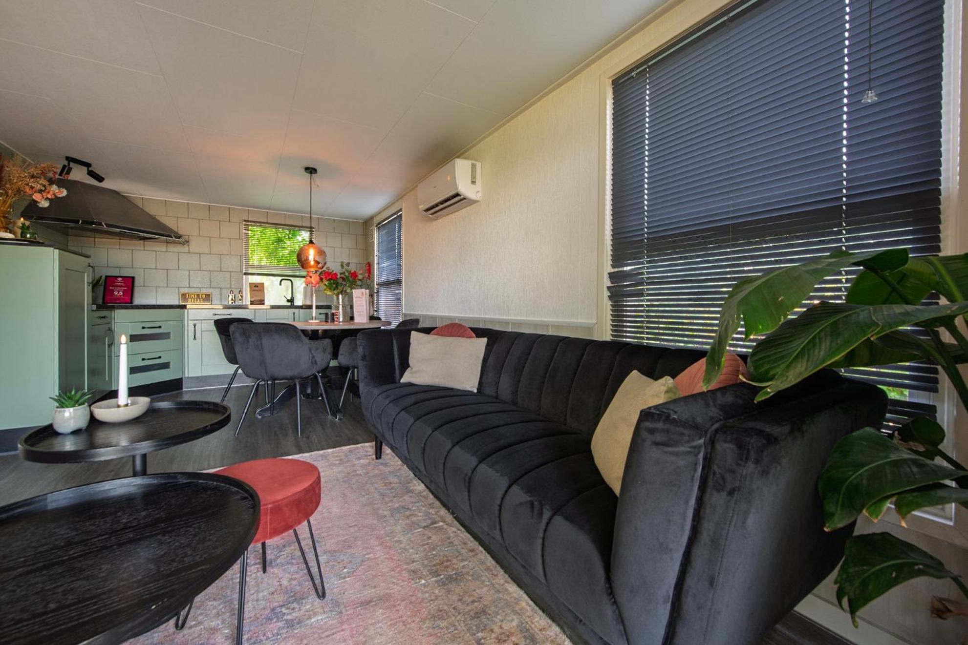 86, Bed & Outdoor Wellness - Sauna, Hottub, Icebath & Outdoor Shower Included! Chalet
