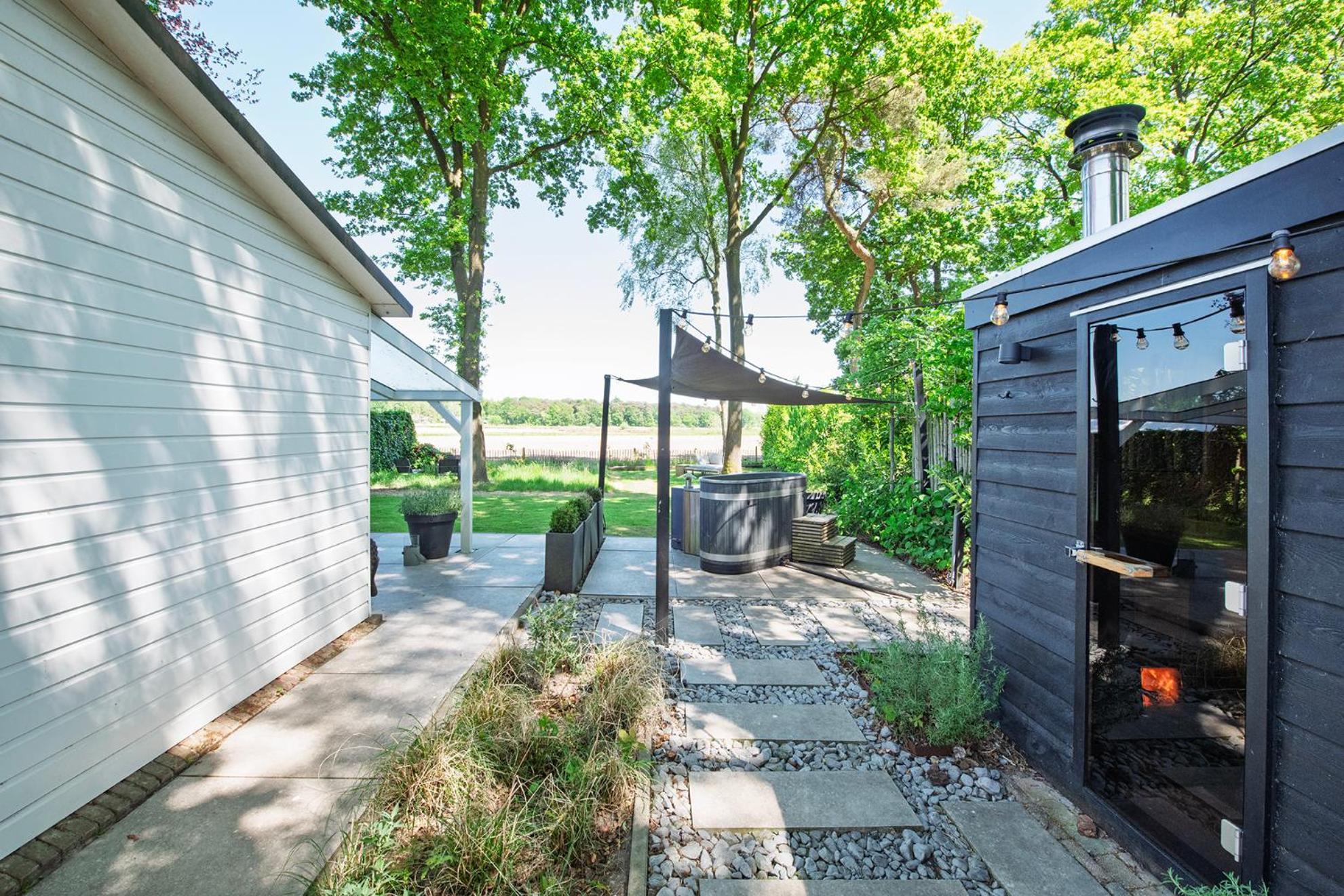Chalet 86, Bed & Outdoor Wellness - Sauna, Hottub, Icebath & Outdoor Shower Included! *