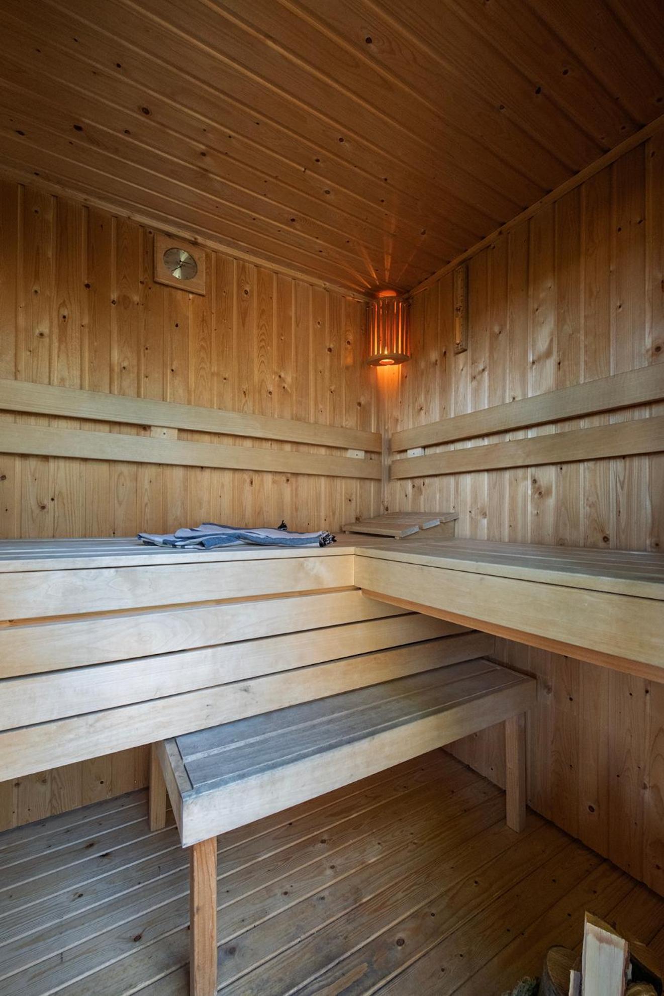 Chalet 86, Bed & Outdoor Wellness - Sauna, Hottub, Icebath & Outdoor Shower Included!