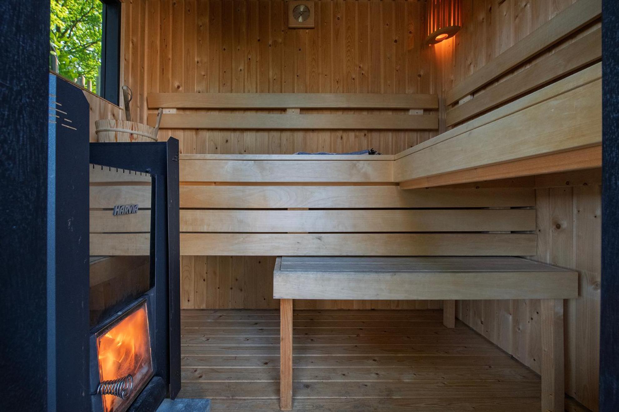 Chalet 86, Bed & Outdoor Wellness - Sauna, Hottub, Icebath & Outdoor Shower Included! Oisterwijk