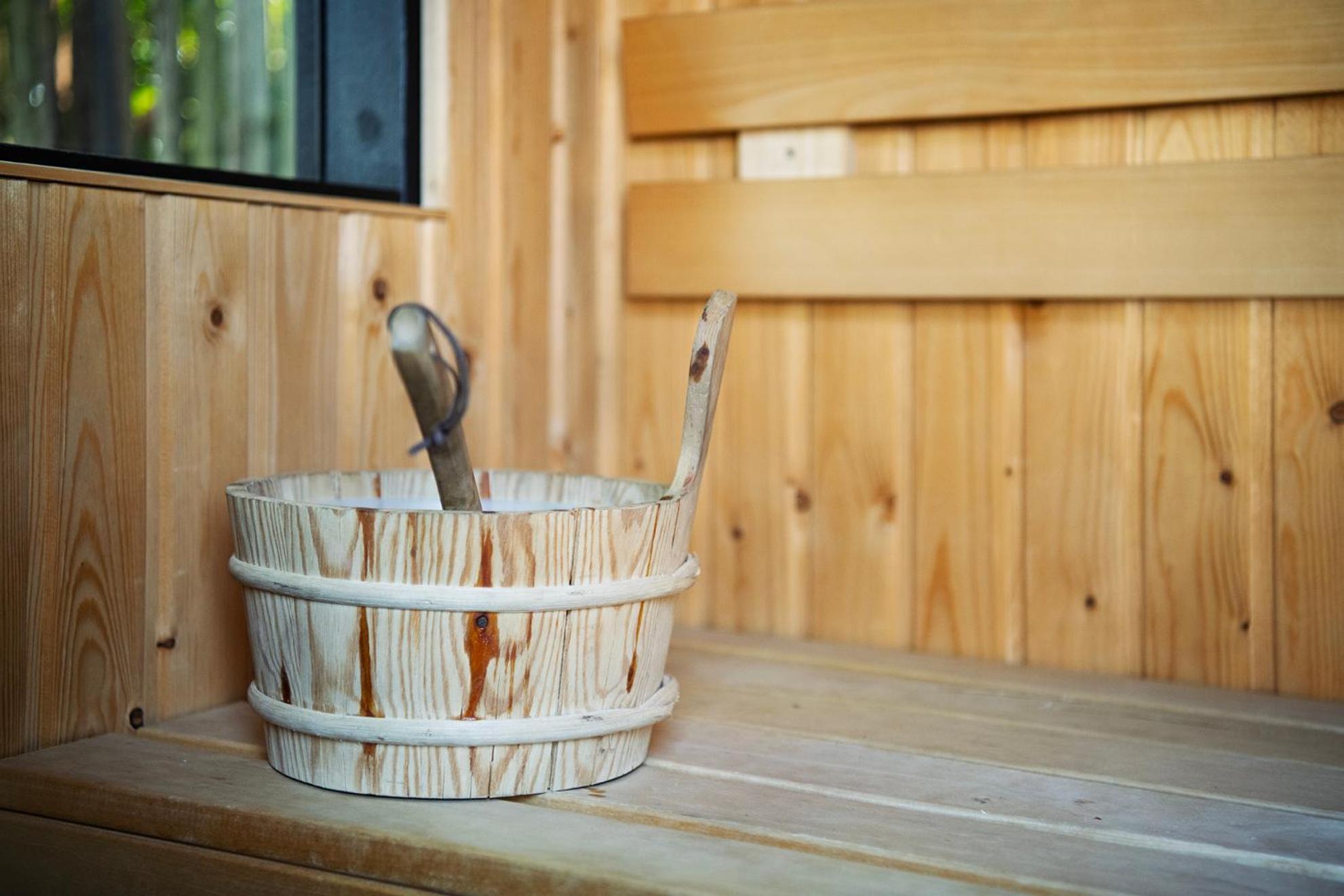 86, Bed & Outdoor Wellness - Sauna, Hottub, Icebath & Outdoor Shower Included! * Oisterwijk