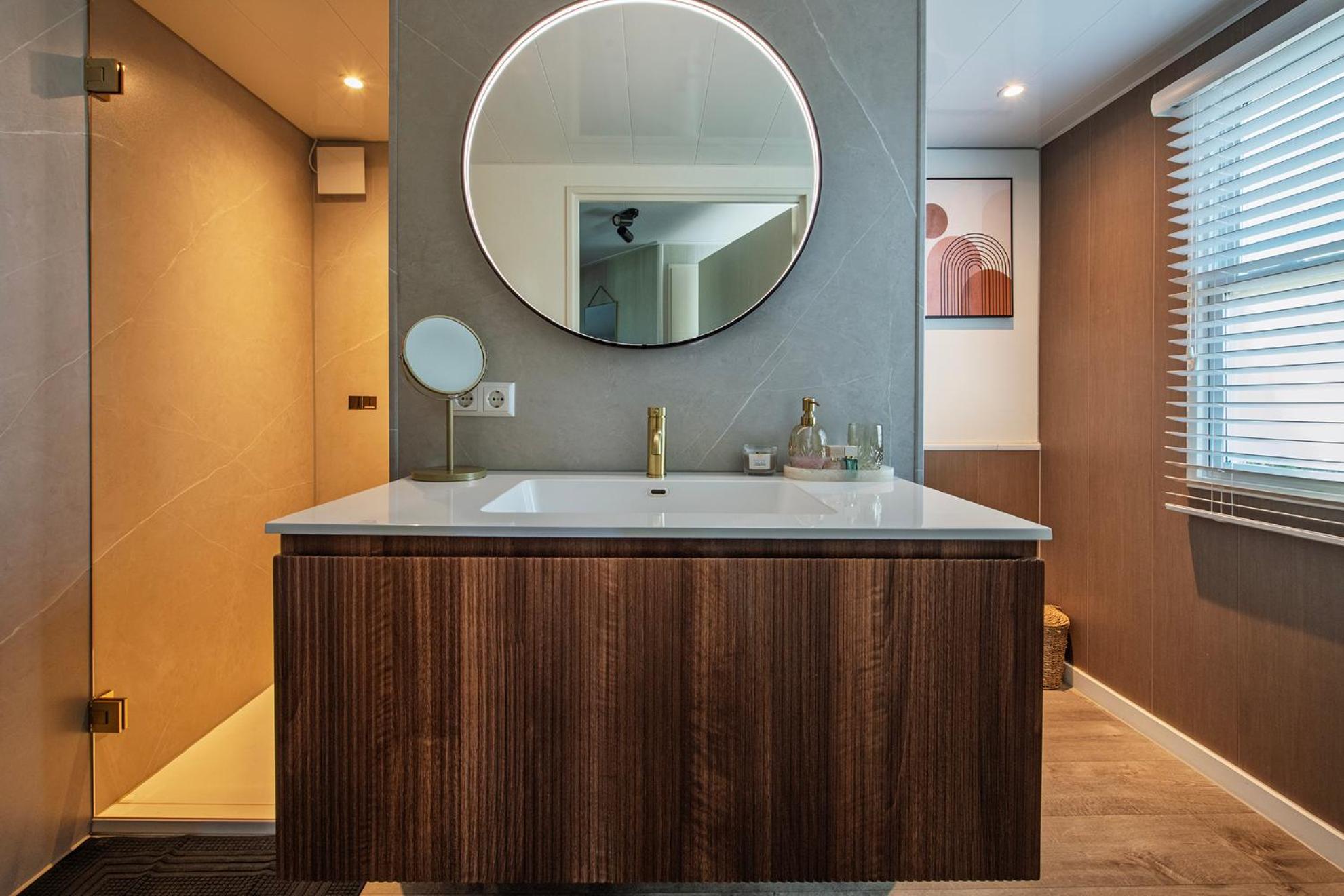 Chalet 86, Bed & Outdoor Wellness - Sauna, Hottub, Icebath & Outdoor Shower Included! *